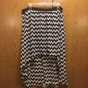 Chevron black and white skirt